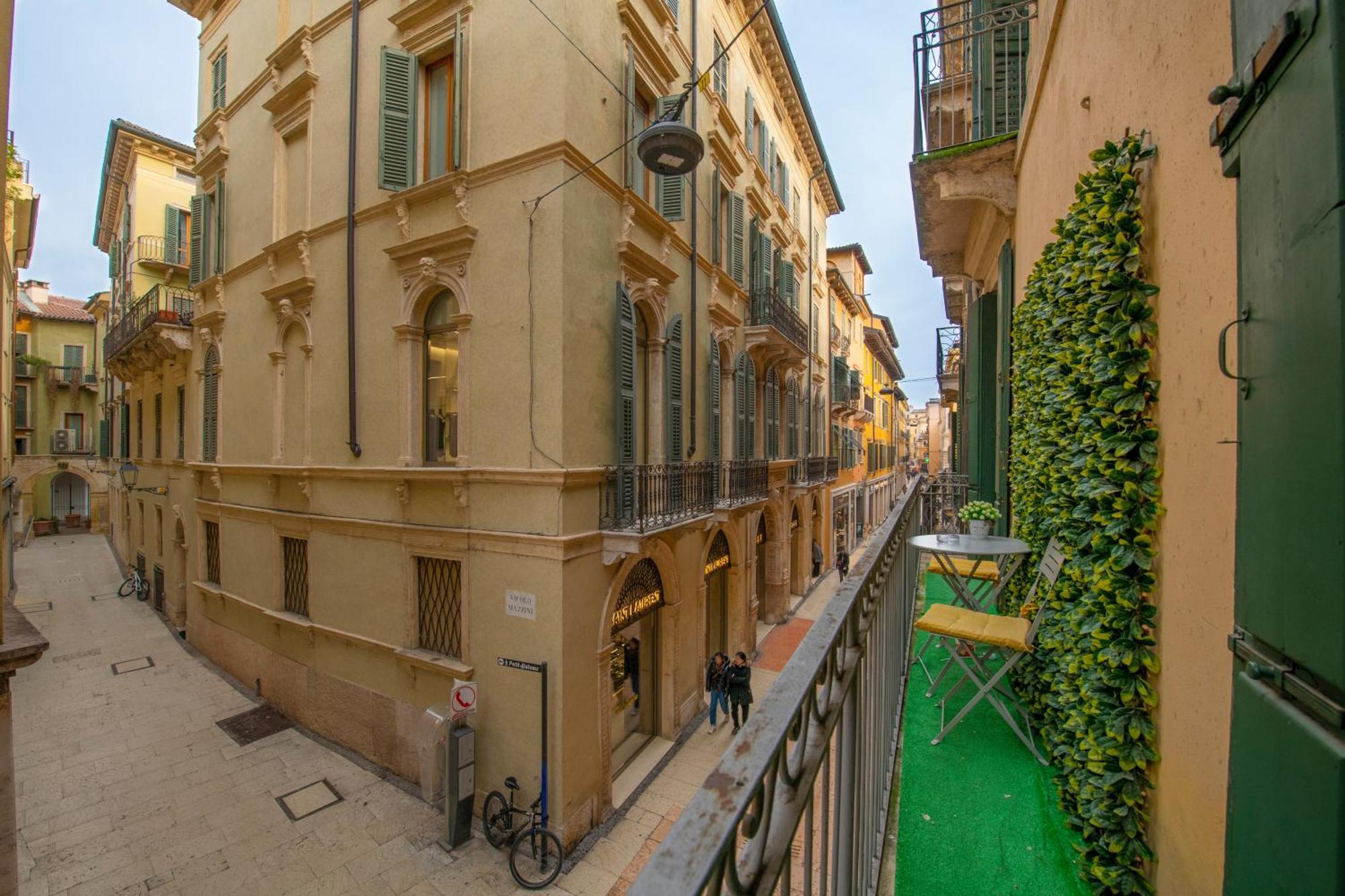 Palace Home Mazzini Verona Center 1 Εξωτερικό φωτογραφία